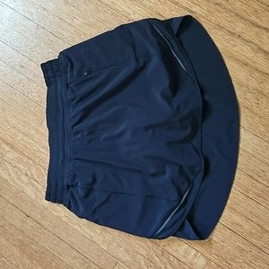 Lululemon hotty hot skirt - black - size 6